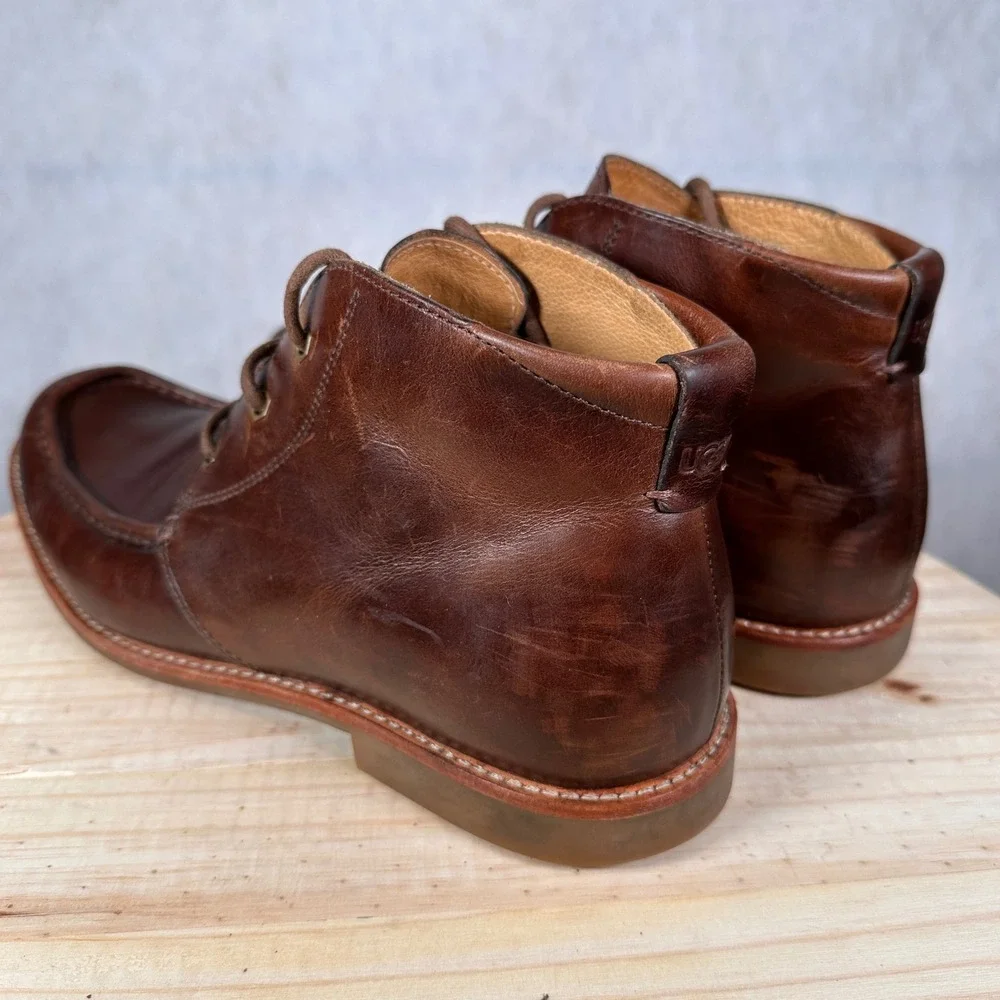 UGG Leighton Chukka Boots Mens 10 Brown Leather Good Moc Toe Lace Up 1001901